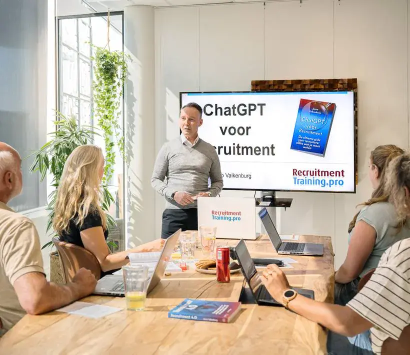 Training ChatGPT voor Recruitment Cursisten tijdens de AI training met ChatGPT voor recruitment en arbeidsmarktcommunicatie door trainer Jacco Valkenburg