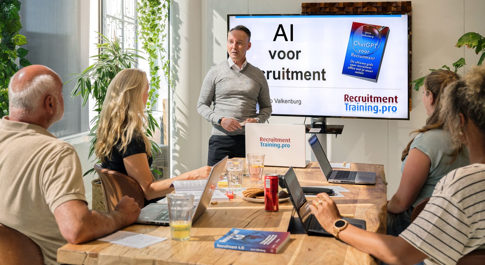 Cursisten tijdens de training AI voor recruitment en arbeidsmarktcommunicatie door trainer Jacco Valkenburg