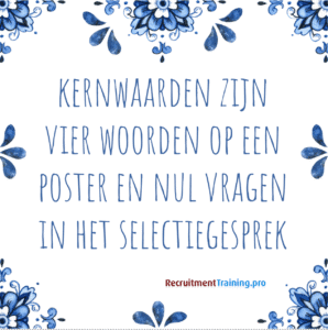 Tegeltje met tekst: Je kernwaarden zijn vier woorden op een muur en nul vragen in je gesprek.
