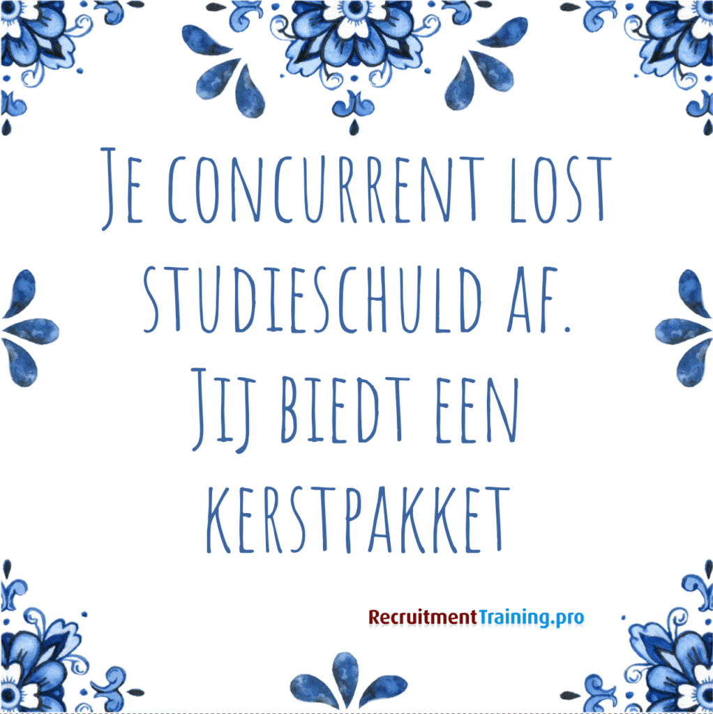 Tegeltje met spreuk: Je concurrent lost de studieschuld af. Jij biedt een kerstpakket.