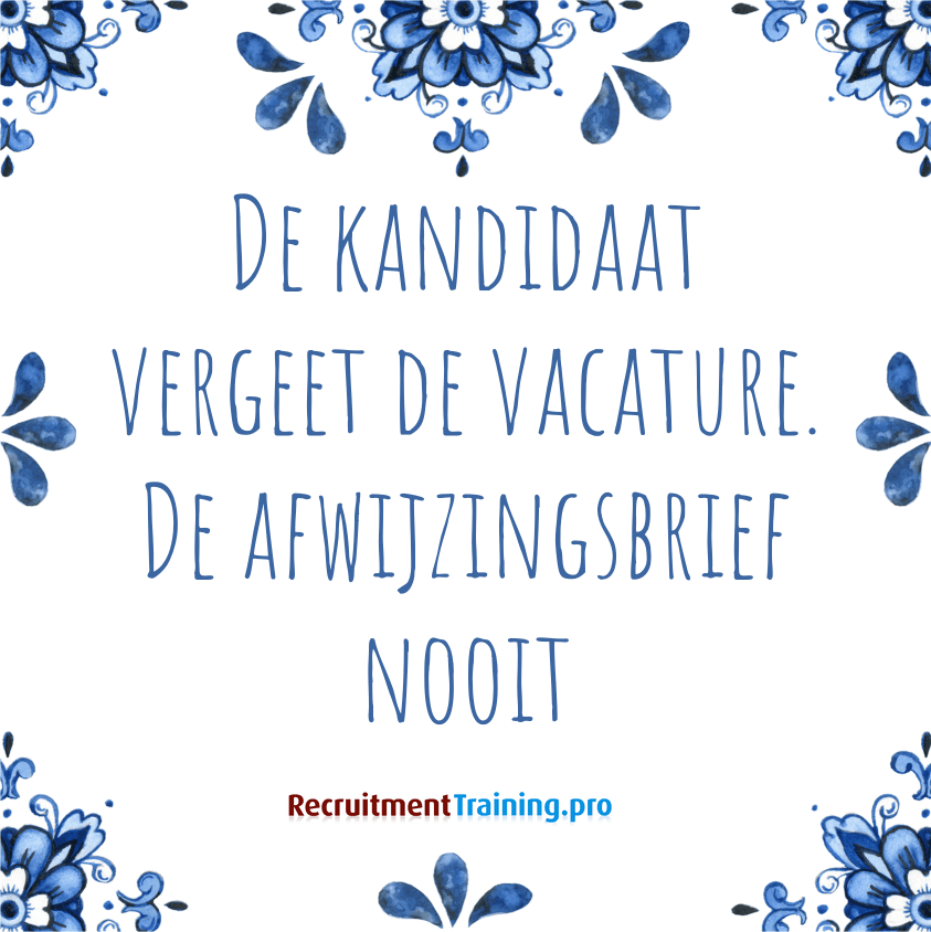 Tegeltje met spreuk: De kandidaat vergeet de vacature. De afwijzingsbrief nooit.