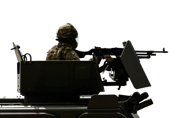 Soldaat bedient een wapensysteem op een militair voertuig, beeld bij een artikel over defensiewerving